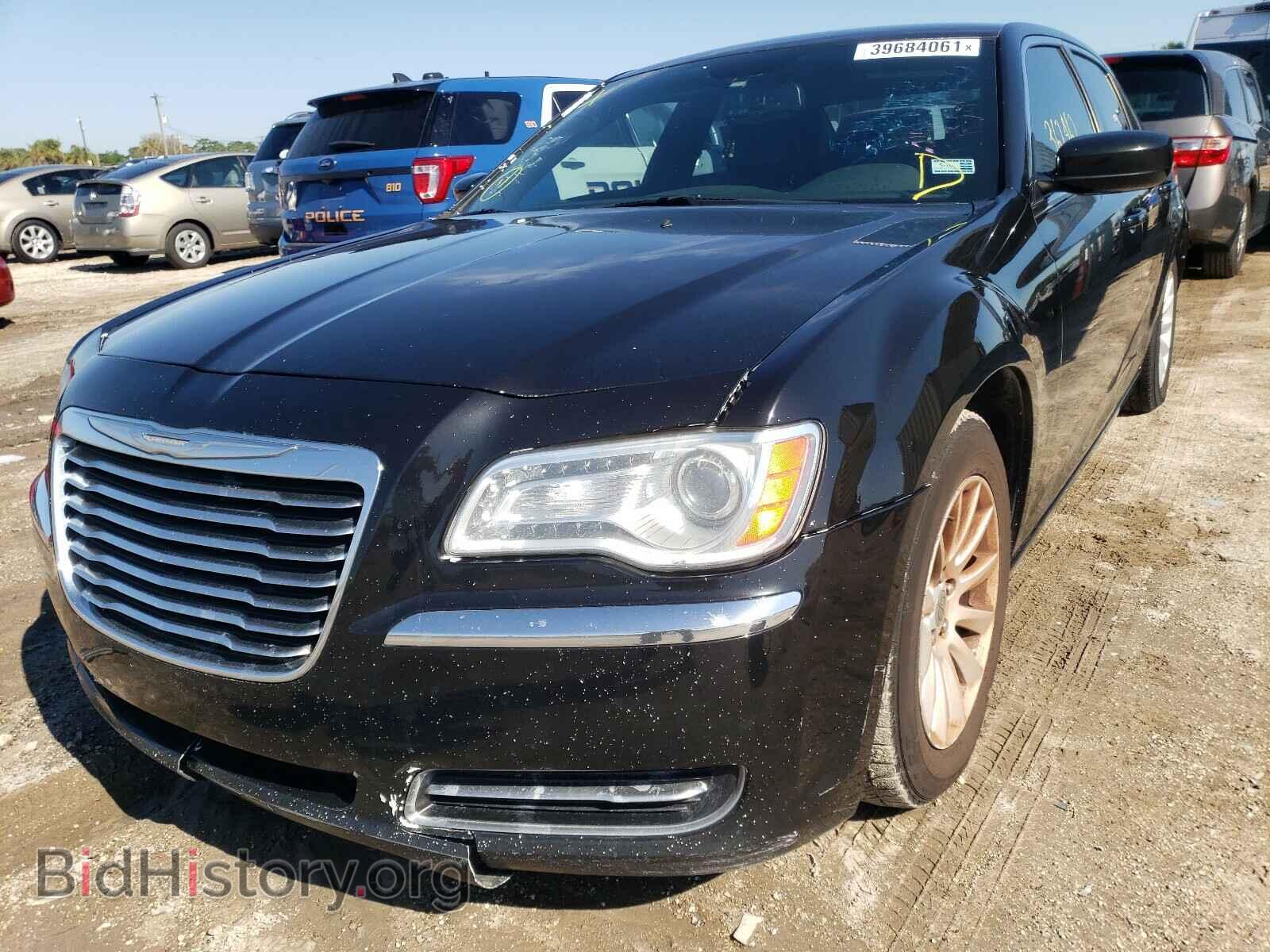 2014 CHRYSLER 300 - VIN: 2C3CCAAG7EH132637 - Фото 2