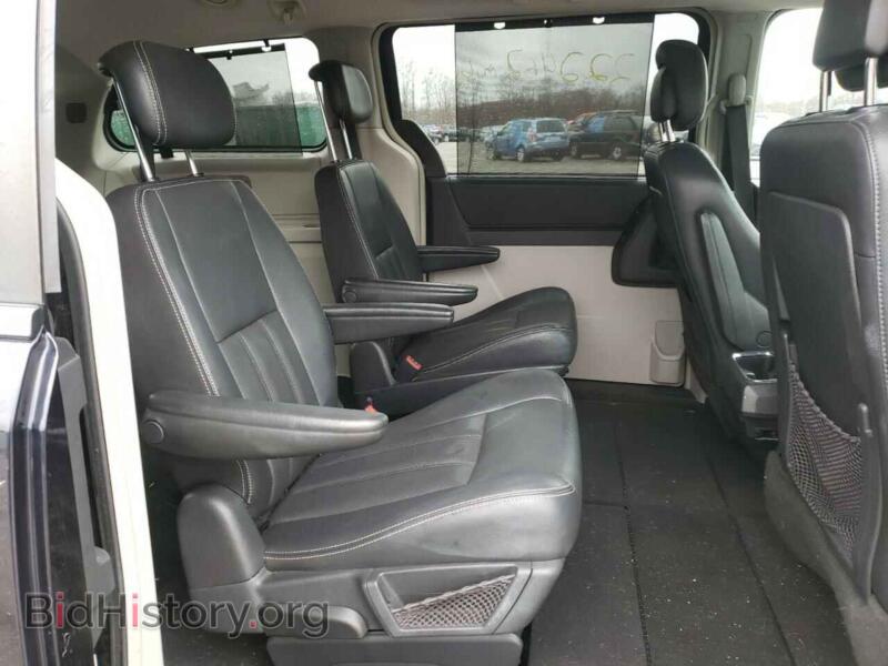 2010 Chrysler MINIVAN (VIN 2A4RR8DX7AR395041) — photo 6 of 10