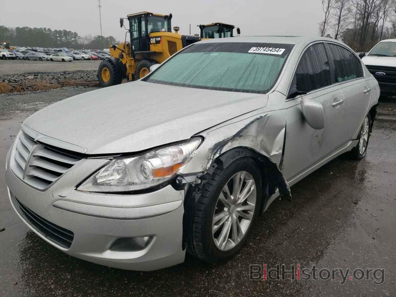 Photo KMHGC46FX9U047384 - HYUNDAI GENESIS 2009