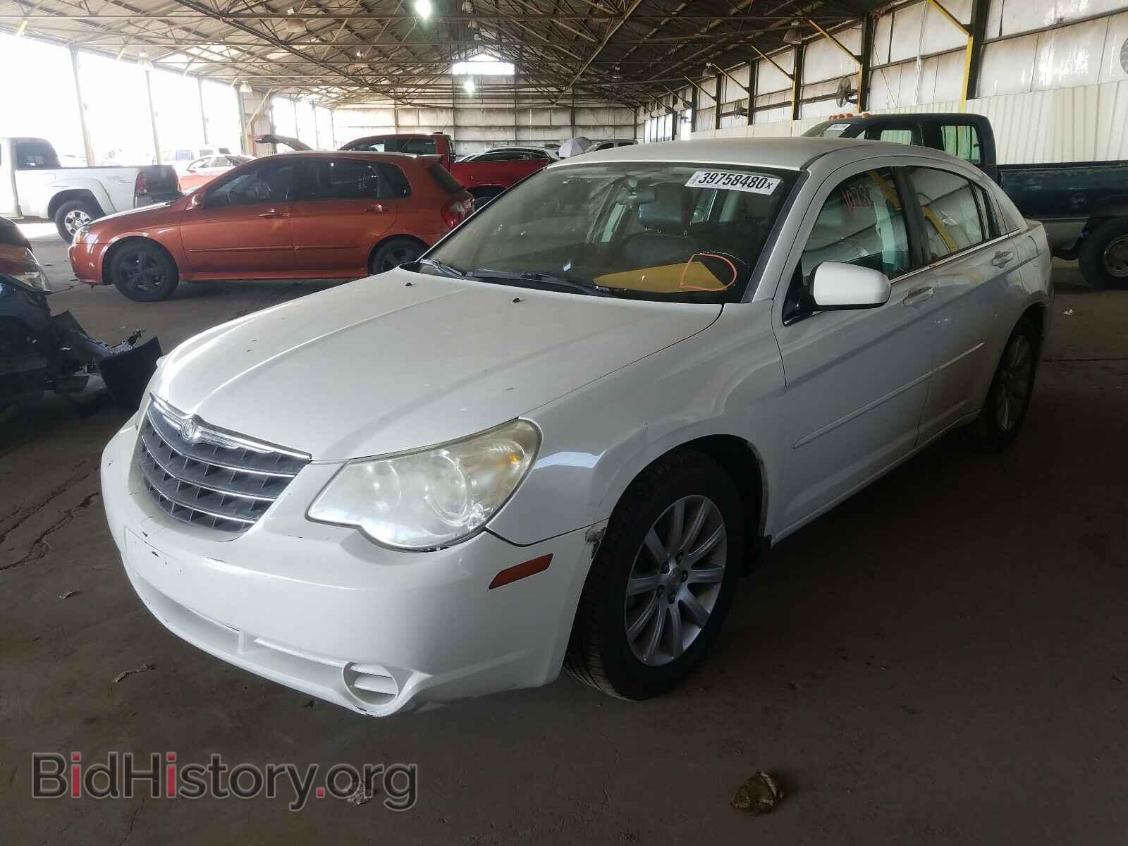 2010 CHRYSLER SEBRING - VIN: 1C3CC5FD1AN190895 - Фото 2