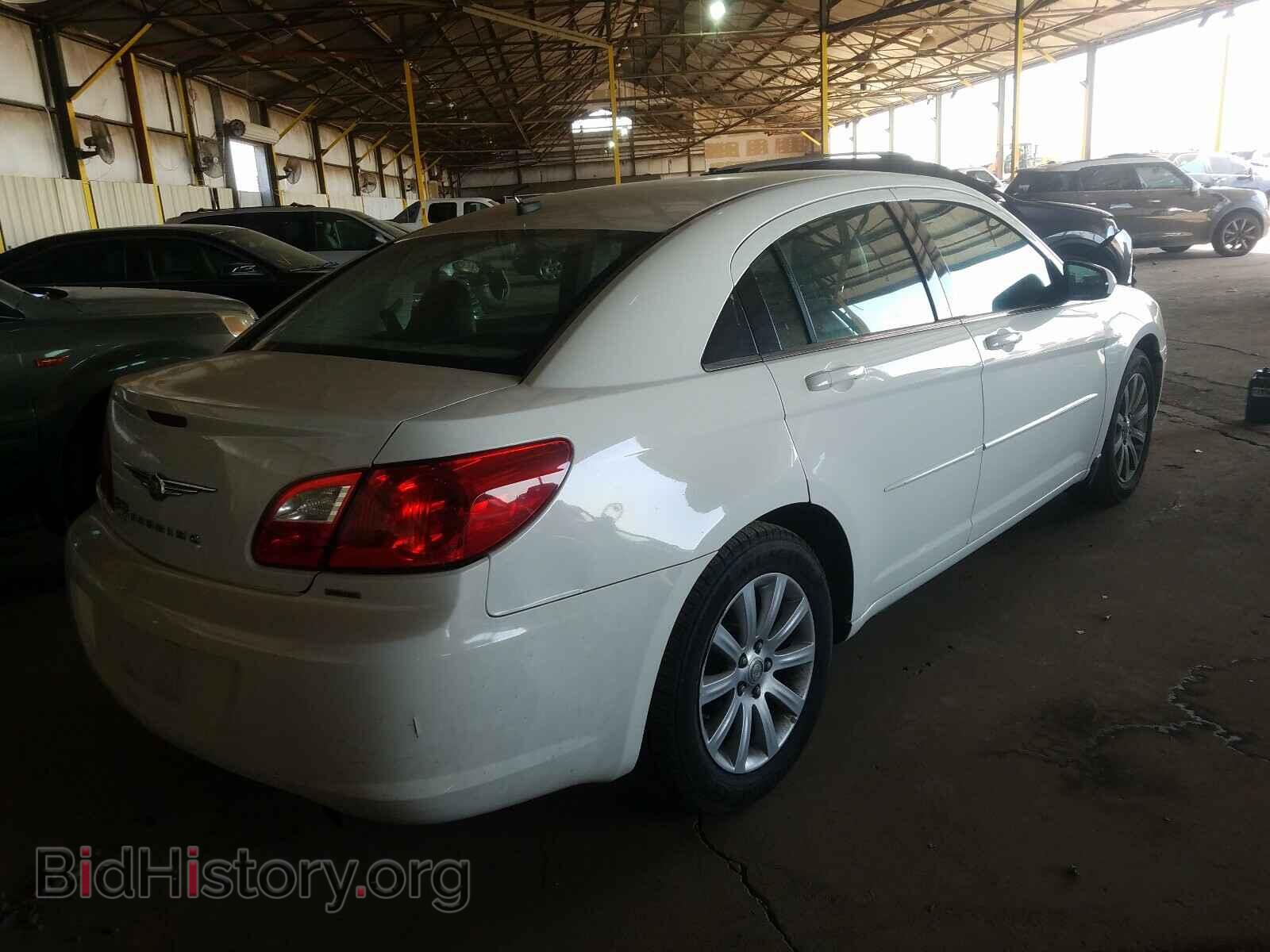 2010 CHRYSLER SEBRING - VIN: 1C3CC5FD1AN190895 - Фото 4