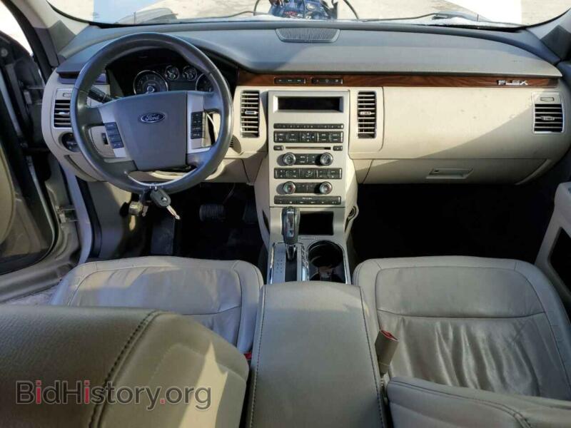 2011 Ford FLEX (VIN 2FMGK5CC1BBD34630) — photo 8 of 13