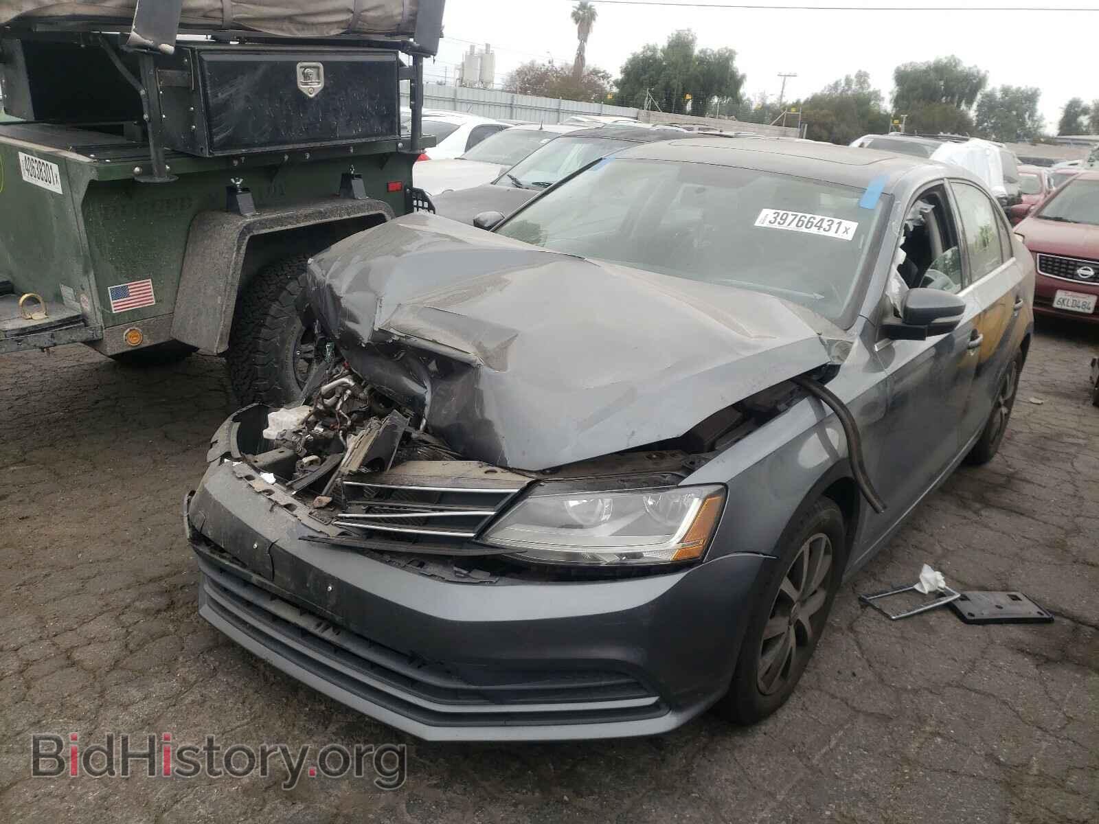 2017 VOLKSWAGEN JETTA - VIN: 3VWDB7AJ1HM220782 - Photo 2
