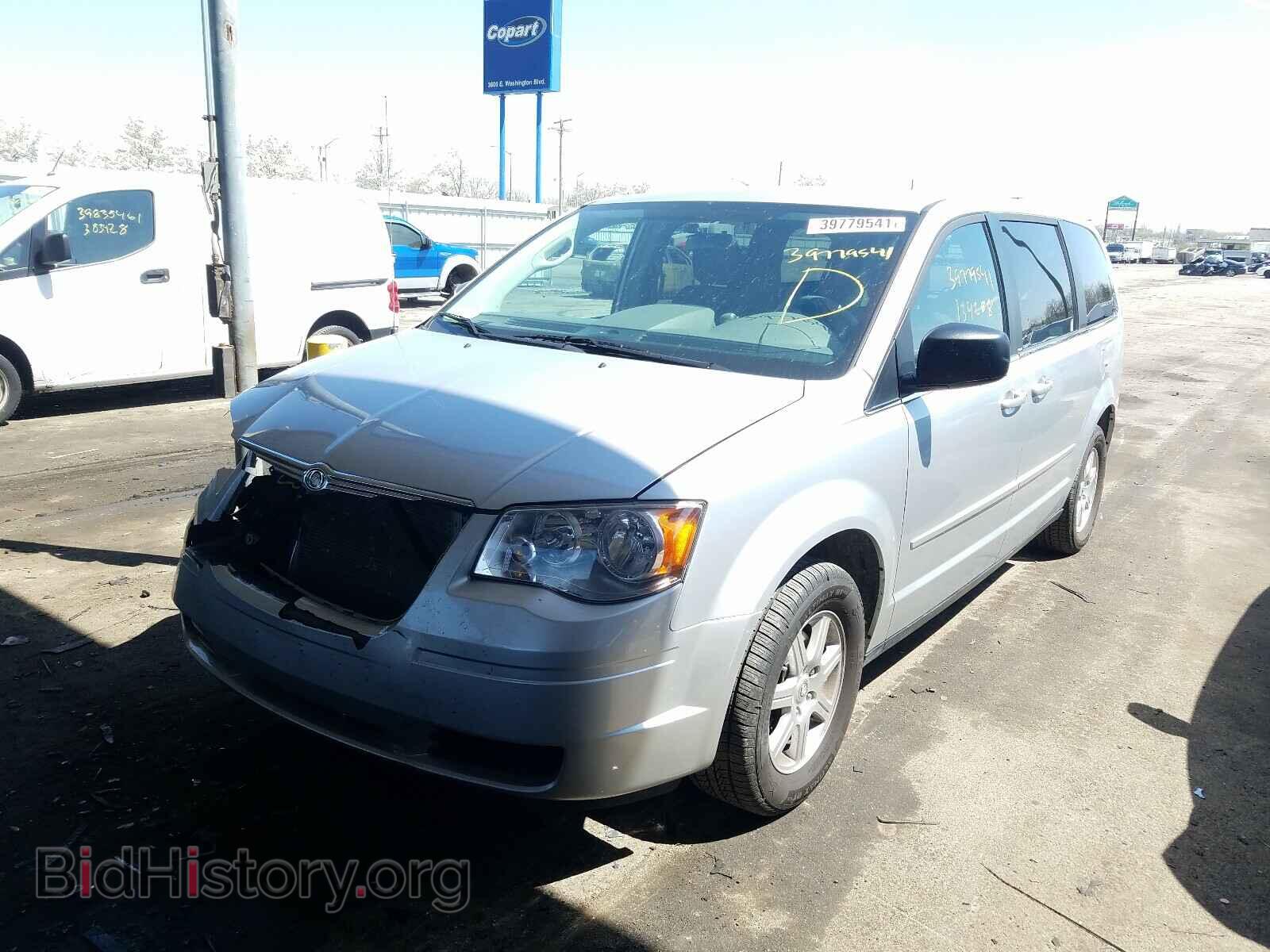 2010 CHRYSLER MINIVAN - VIN: 2A4RR2D16AR365859 - Photo 2