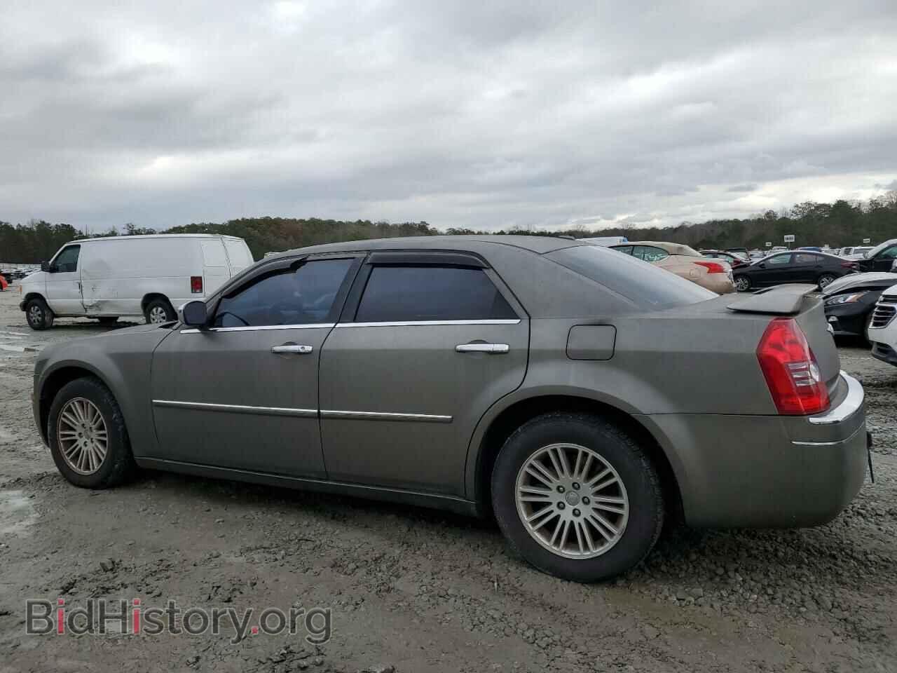 2010 CHRYSLER 300 - VIN: 2C3CA5CV0AH206273 - Фото 2