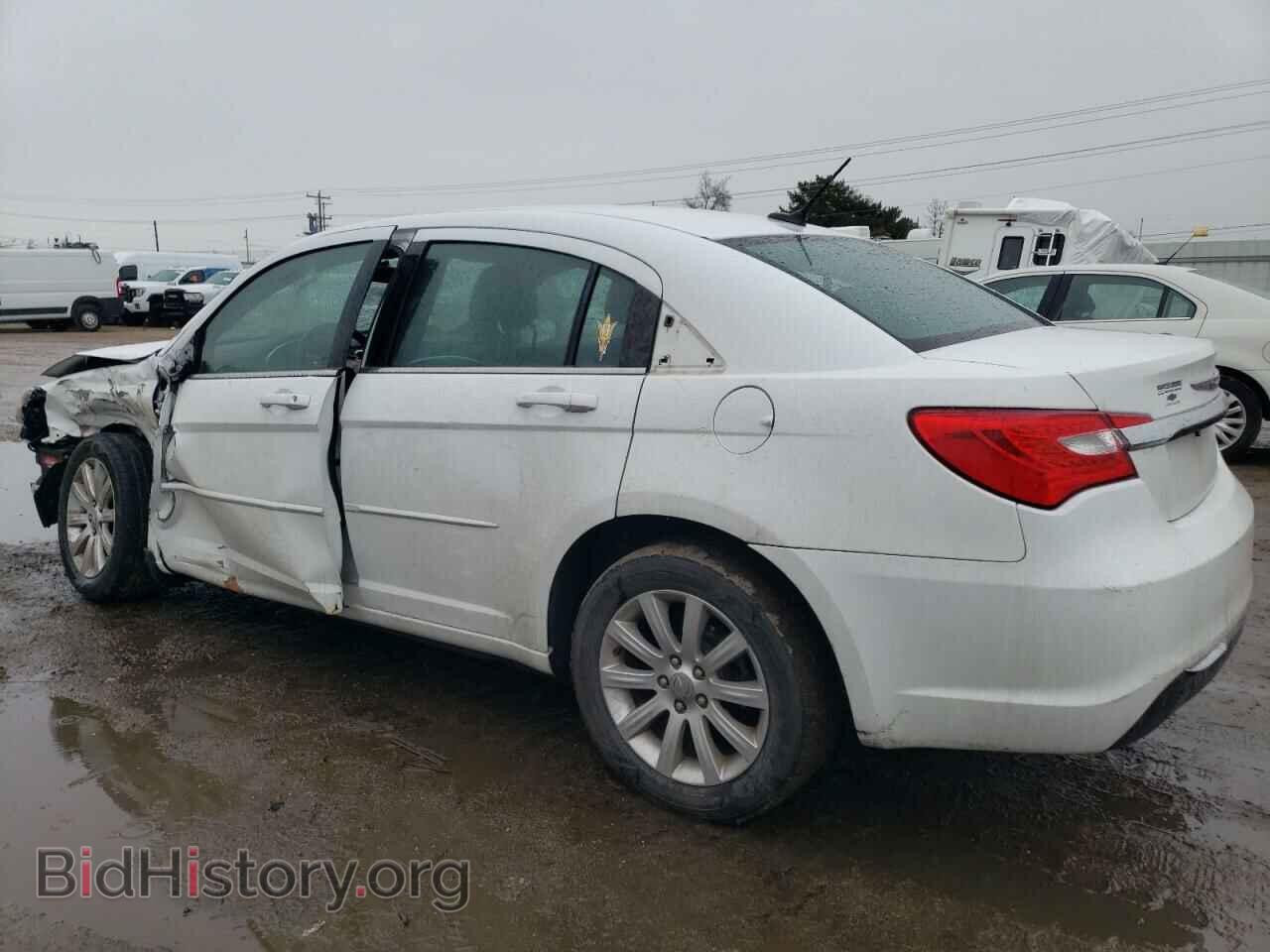 2013 CHRYSLER 200 - VIN: 1C3CCBBB1DN606046 - Фото 2