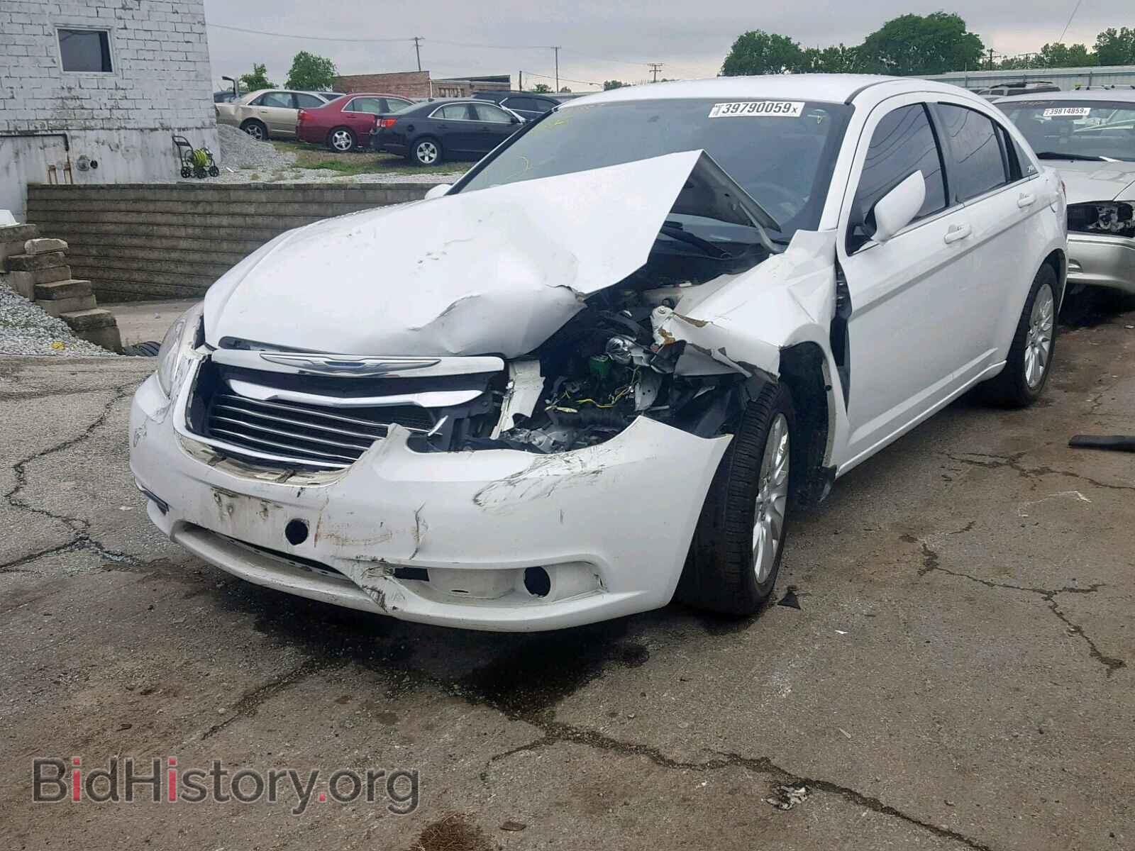 2012 CHRYSLER 200 - VIN: 1C3CCBAB6CN282401 - Фото 2