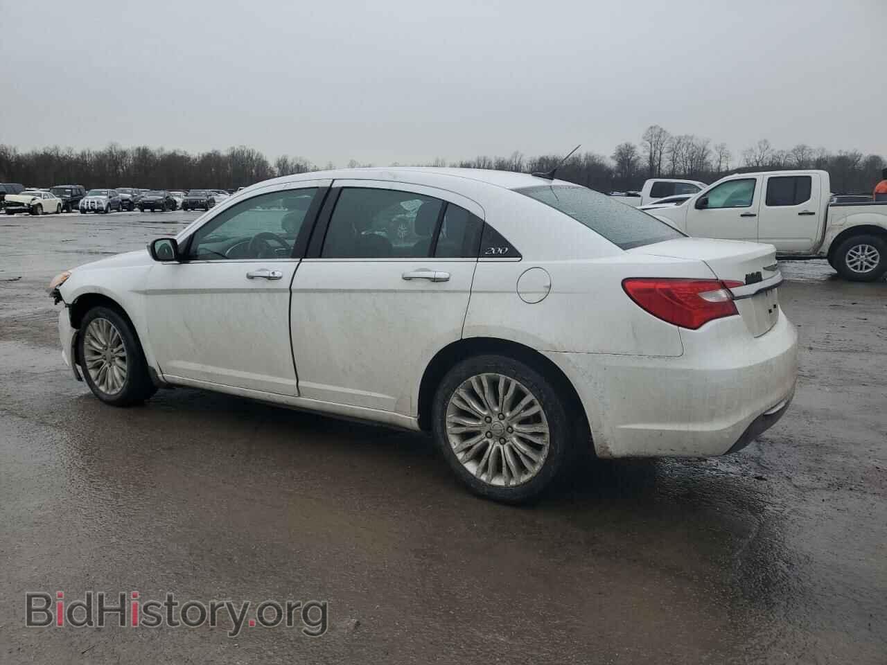 2011 CHRYSLER 200 - VIN: 1C3BC2FB5BN614749 - Photo 2