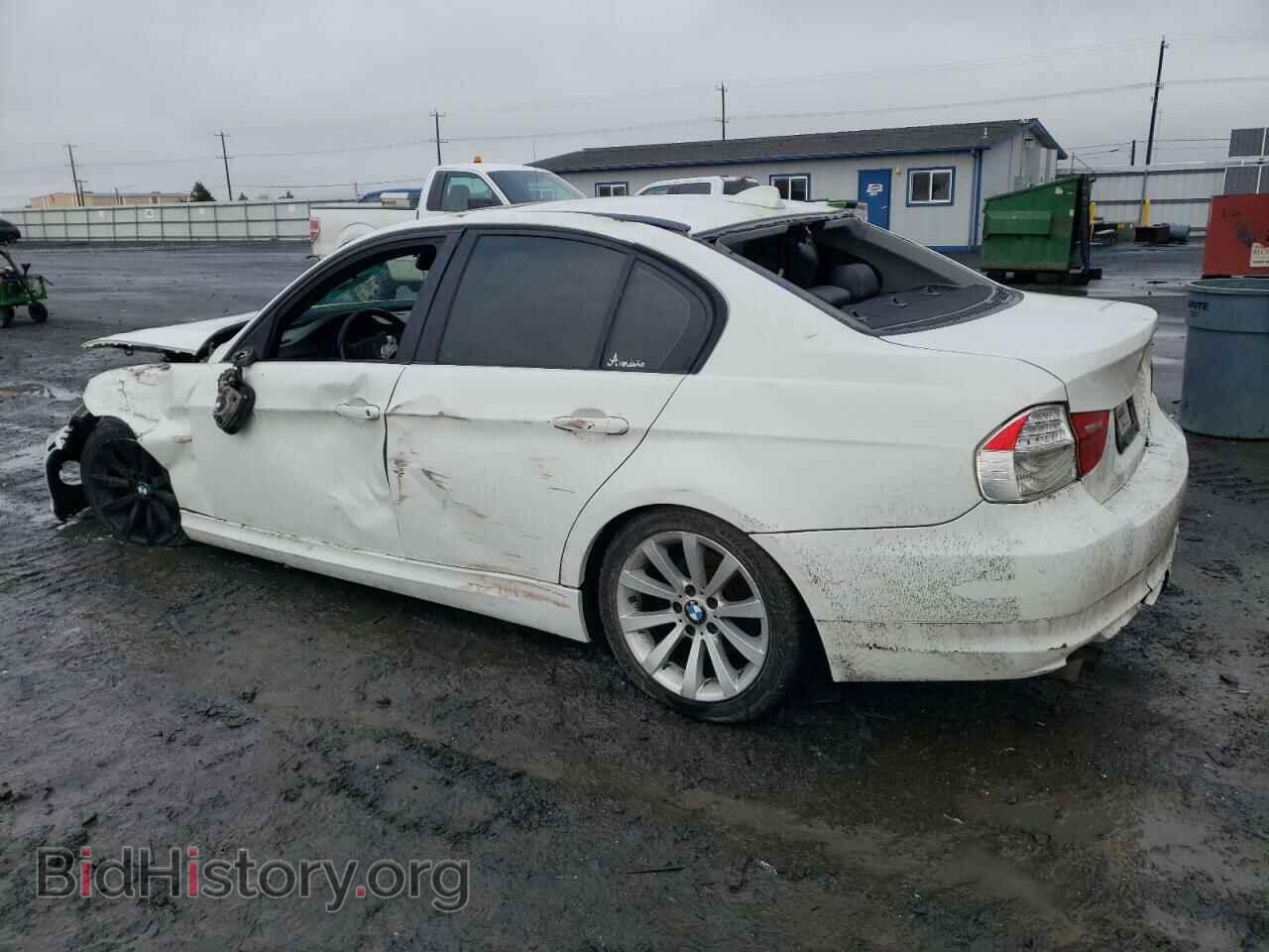 2011 BMW 3 SERIES - VIN: WBAPH5G5XBNM72683 - Фото 2