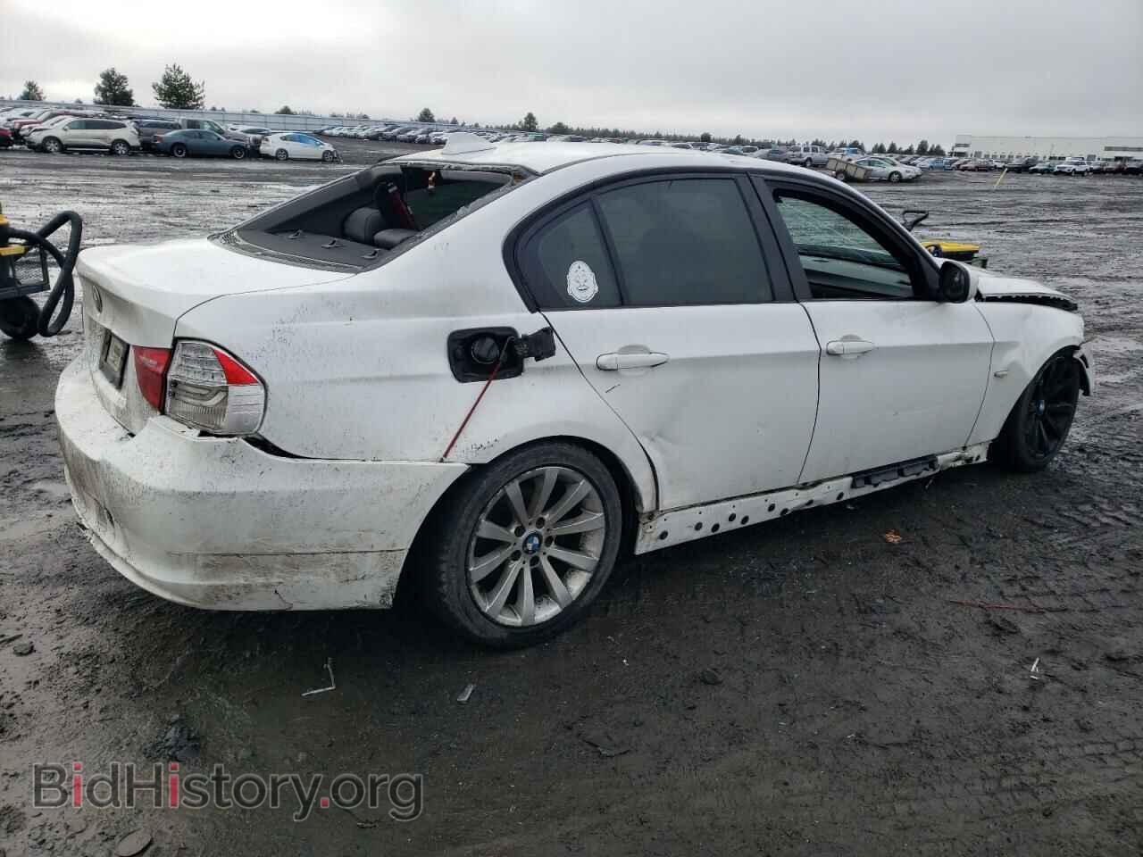 2011 BMW 3 SERIES - VIN: WBAPH5G5XBNM72683 - Фото 3