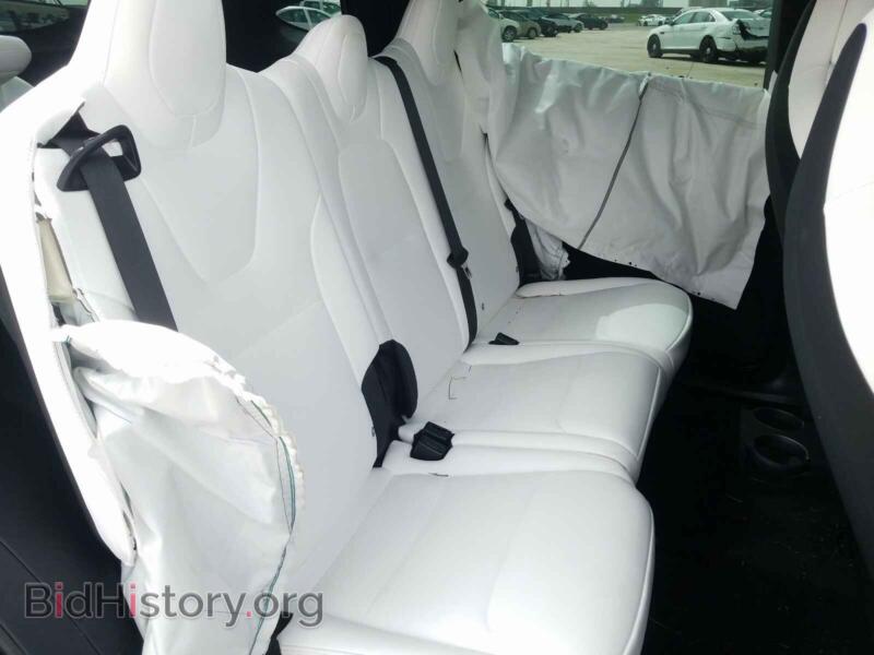2019 Tesla MODEL X (VIN 5YJXCAE49KF186424) — фото 6 из 10