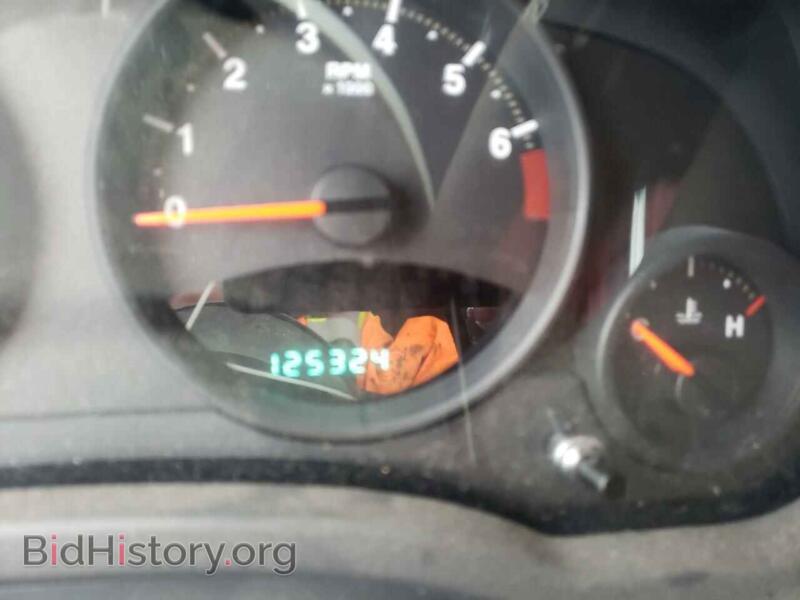 2011 Jeep COMPASS (VIN 1J4NF1FB4BD164585) — photo 8 of 10