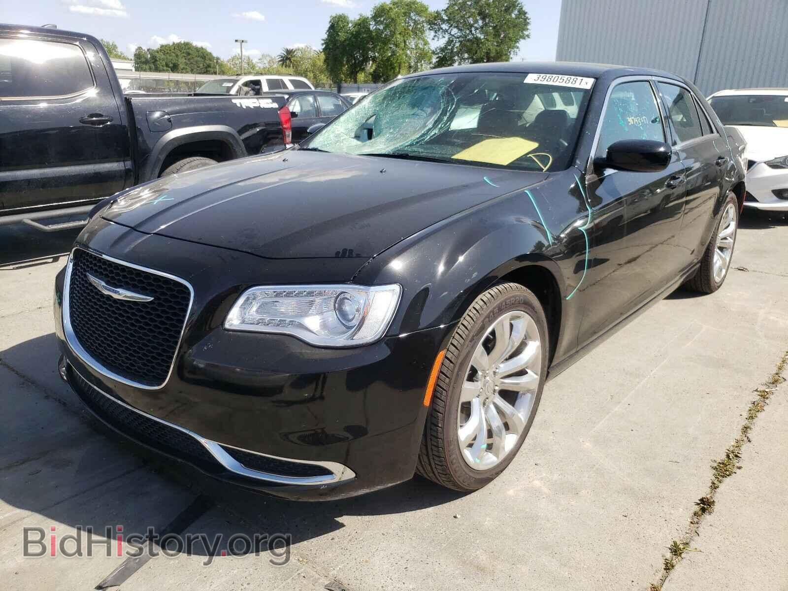 2017 CHRYSLER 300 - VIN: 2C3CCAAG4HH647079 - Фото 2