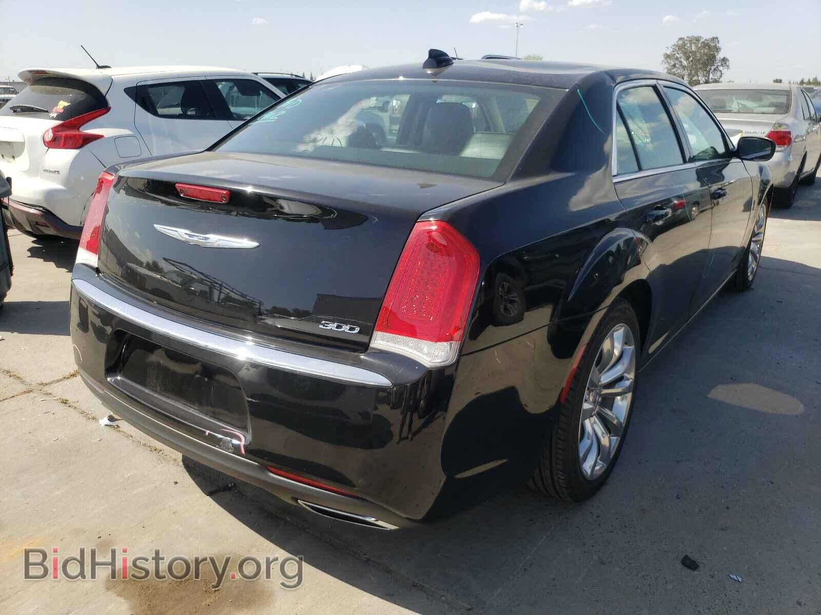 2017 CHRYSLER 300 - VIN: 2C3CCAAG4HH647079 - Фото 4