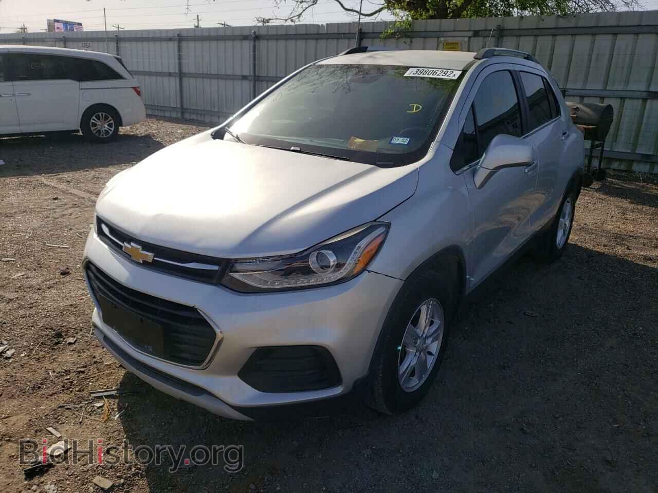 2018 CHEVROLET TRAX - VIN: 3GNCJLSB8JL309897 - Фото 2