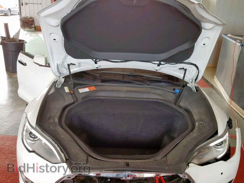 2015 Tesla MODEL S 70 (VIN 5YJSA1S24FF095165) — фото 7 из 10