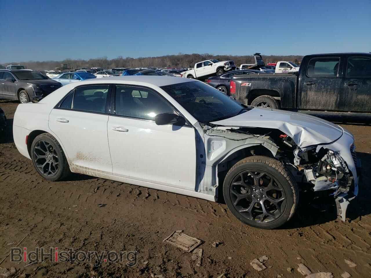 2019 CHRYSLER 300 - VIN: 2C3CCAAG4KH700886 - Фото 4