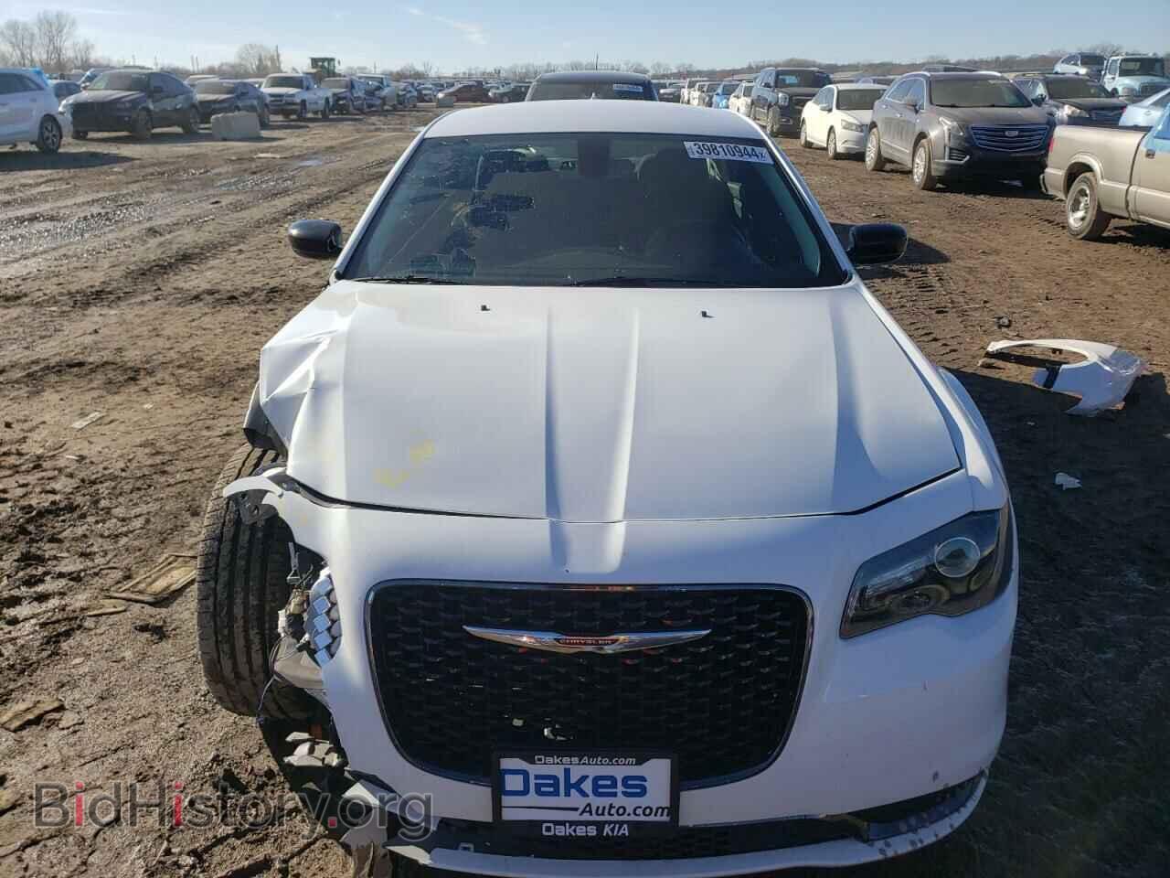 2019 CHRYSLER 300 - VIN: 2C3CCAAG4KH700886 - Фото 5