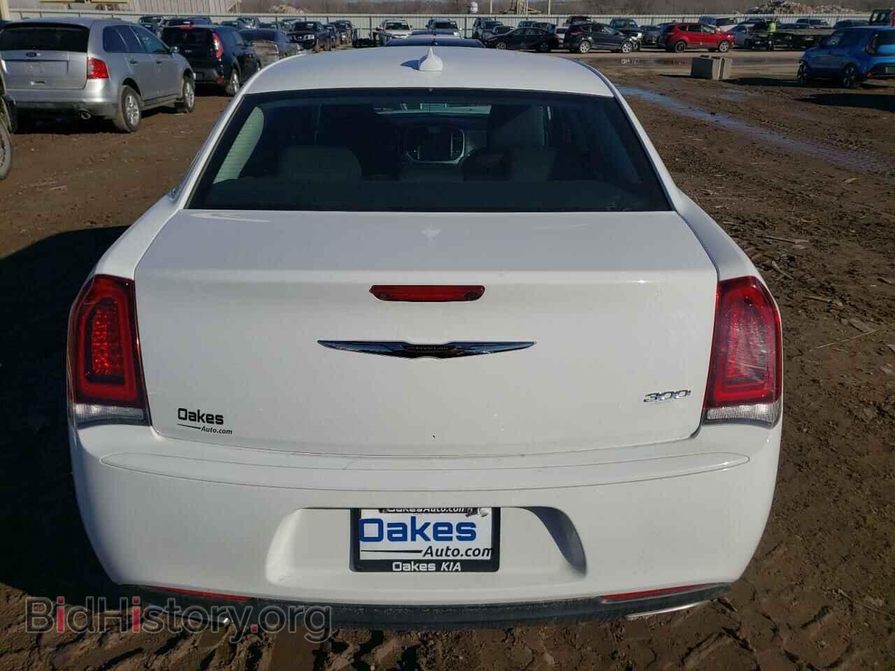 2019 CHRYSLER 300 - VIN: 2C3CCAAG4KH700886 - Фото 6