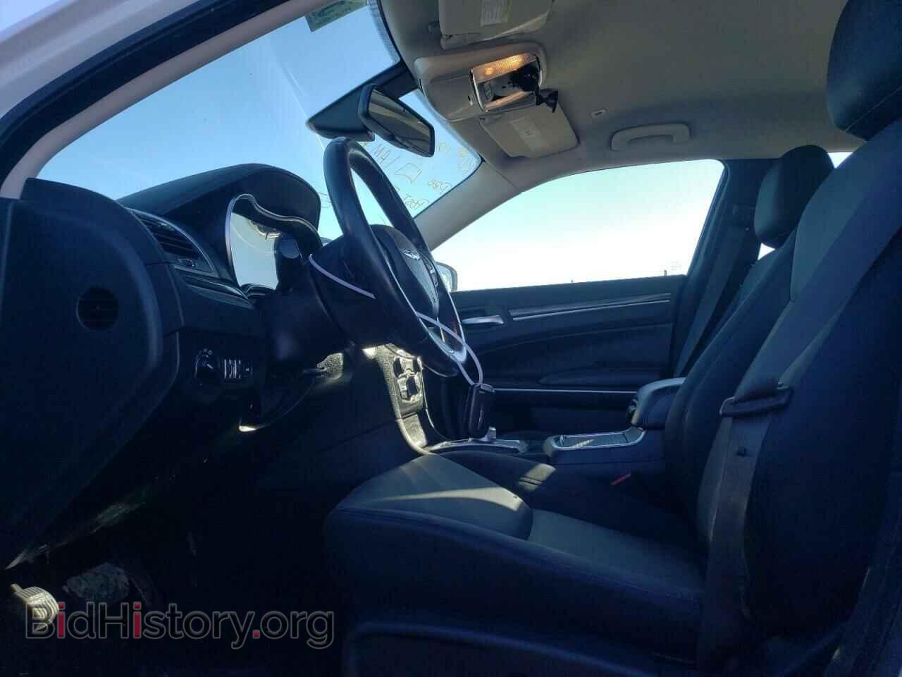 2019 CHRYSLER 300 - VIN: 2C3CCAAG4KH700886 - Фото 7