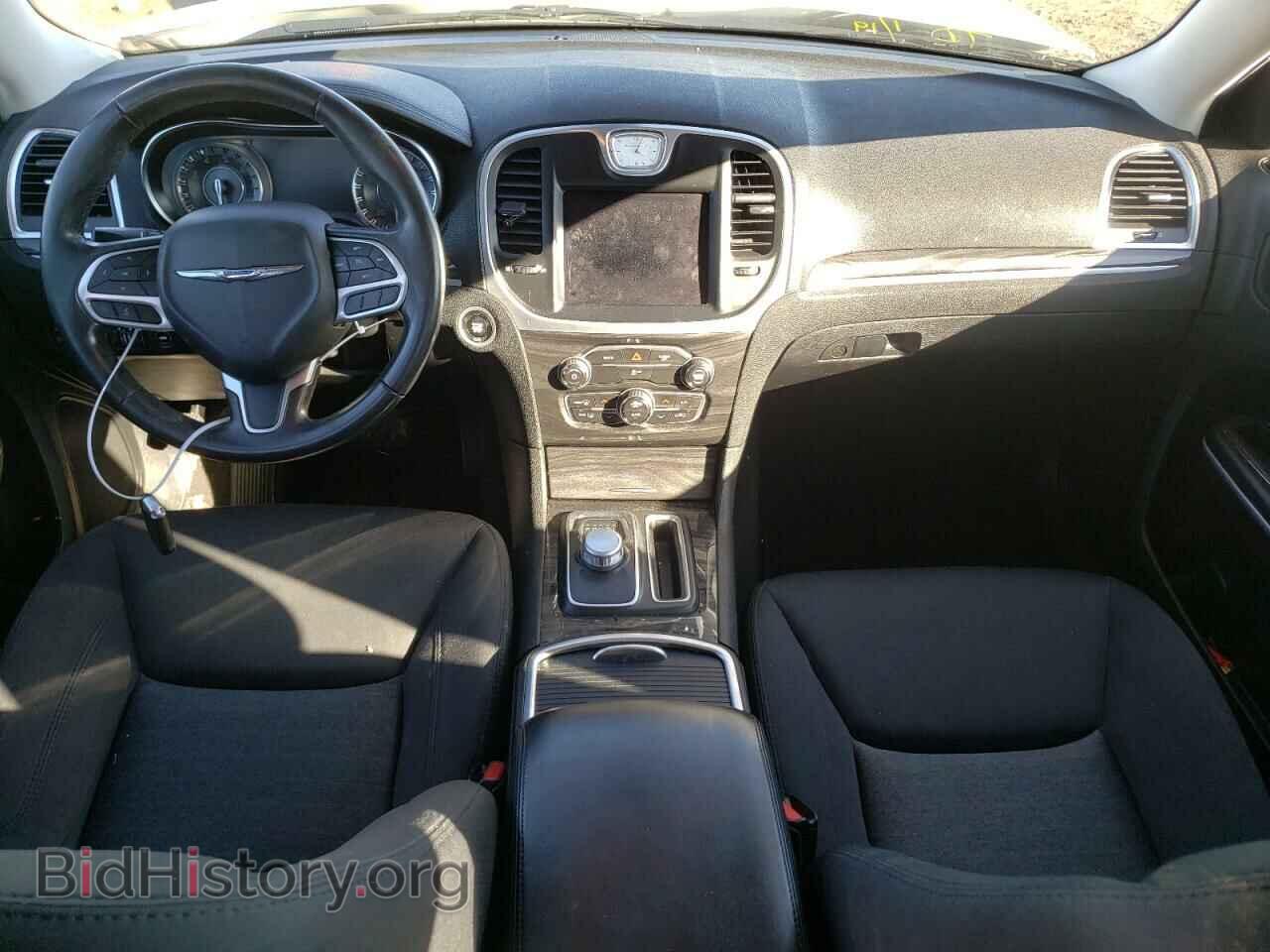 2019 CHRYSLER 300 - VIN: 2C3CCAAG4KH700886 - Фото 8