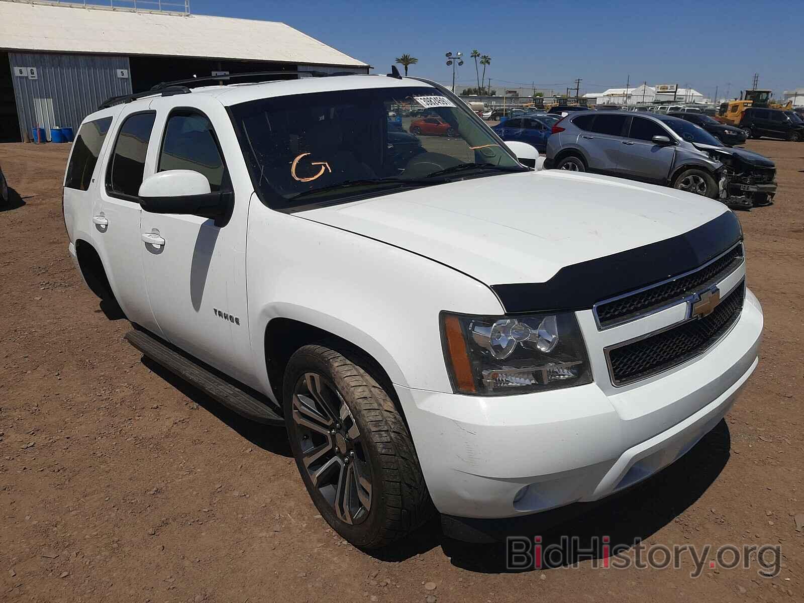 Photo 1GNSCBE03BR286484 - CHEVROLET TAHOE 2011