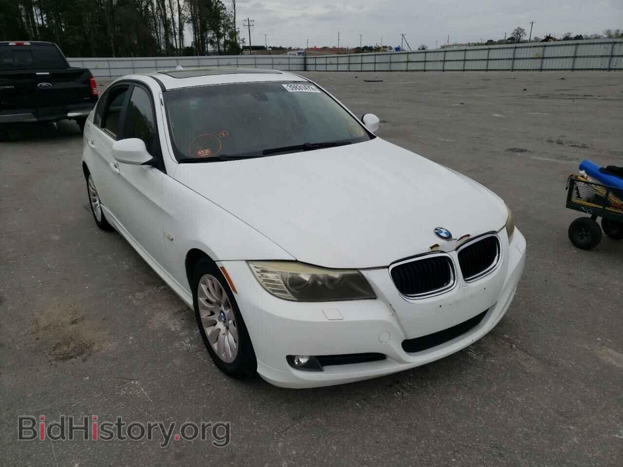Фотография WBAPH77579NL82025 - BMW 3 SERIES 2009