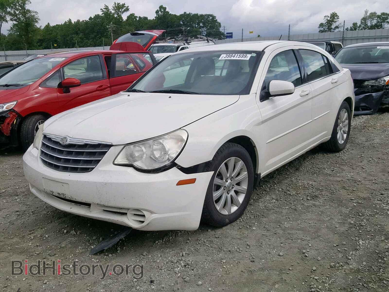 2010 CHRYSLER SEBRING - VIN: 1C3CC5FB3AN233695 - Фото 2