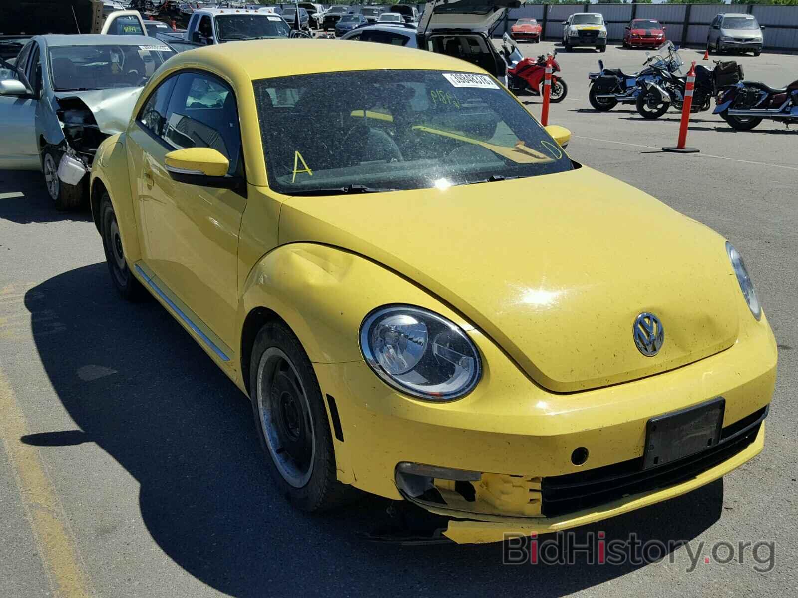 Фотография 3VWJP7AT2CM606738 - VOLKSWAGEN BEETLE 2012