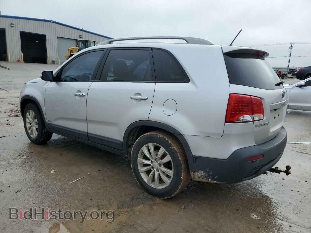 2011 KIA SORENTO - VIN: 5XYKUDA26BG065128 - Фото 2