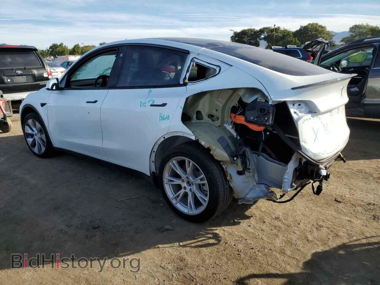 2022 TESLA MODEL Y - VIN: 7SAYGAEE2NF428835 - Фото 2