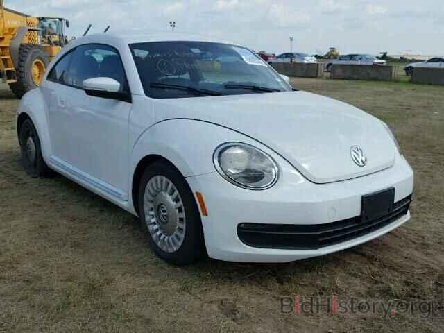 Photo 3VWJ07AT6EM662463 - VOLKSWAGEN BEETLE 2014