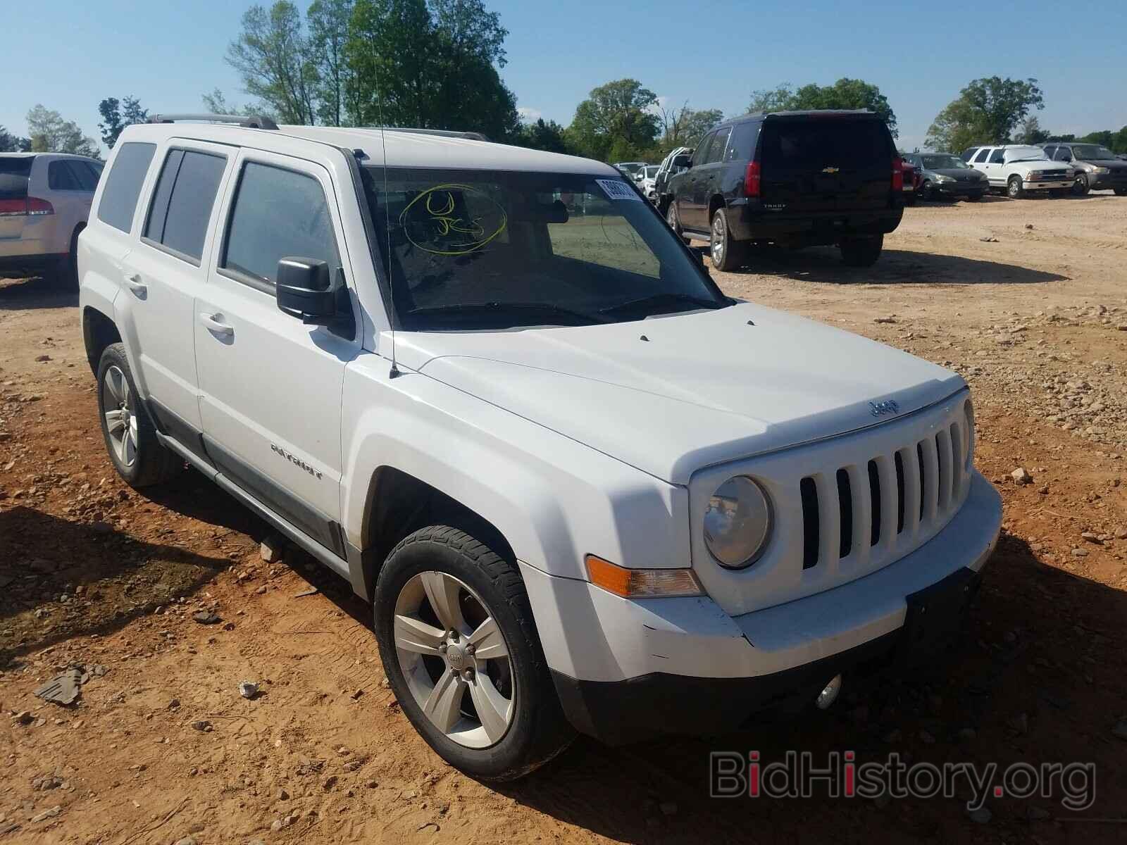 Photo 1J4NF1GB7BD265635 - JEEP PATRIOT 2011