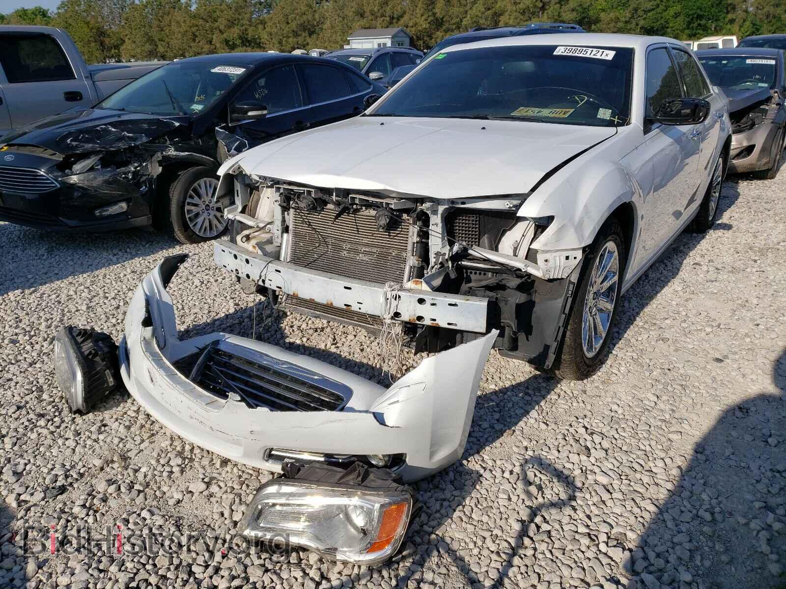 2013 CHRYSLER 300 - VIN: 2C3CCAET2DH523748 - Фото 2
