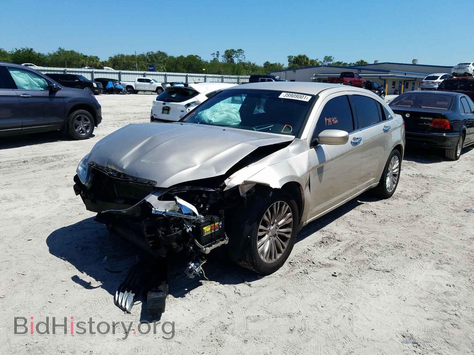 2013 CHRYSLER 200 - VIN: 1C3CCBAB6DN671427 - Photo 2