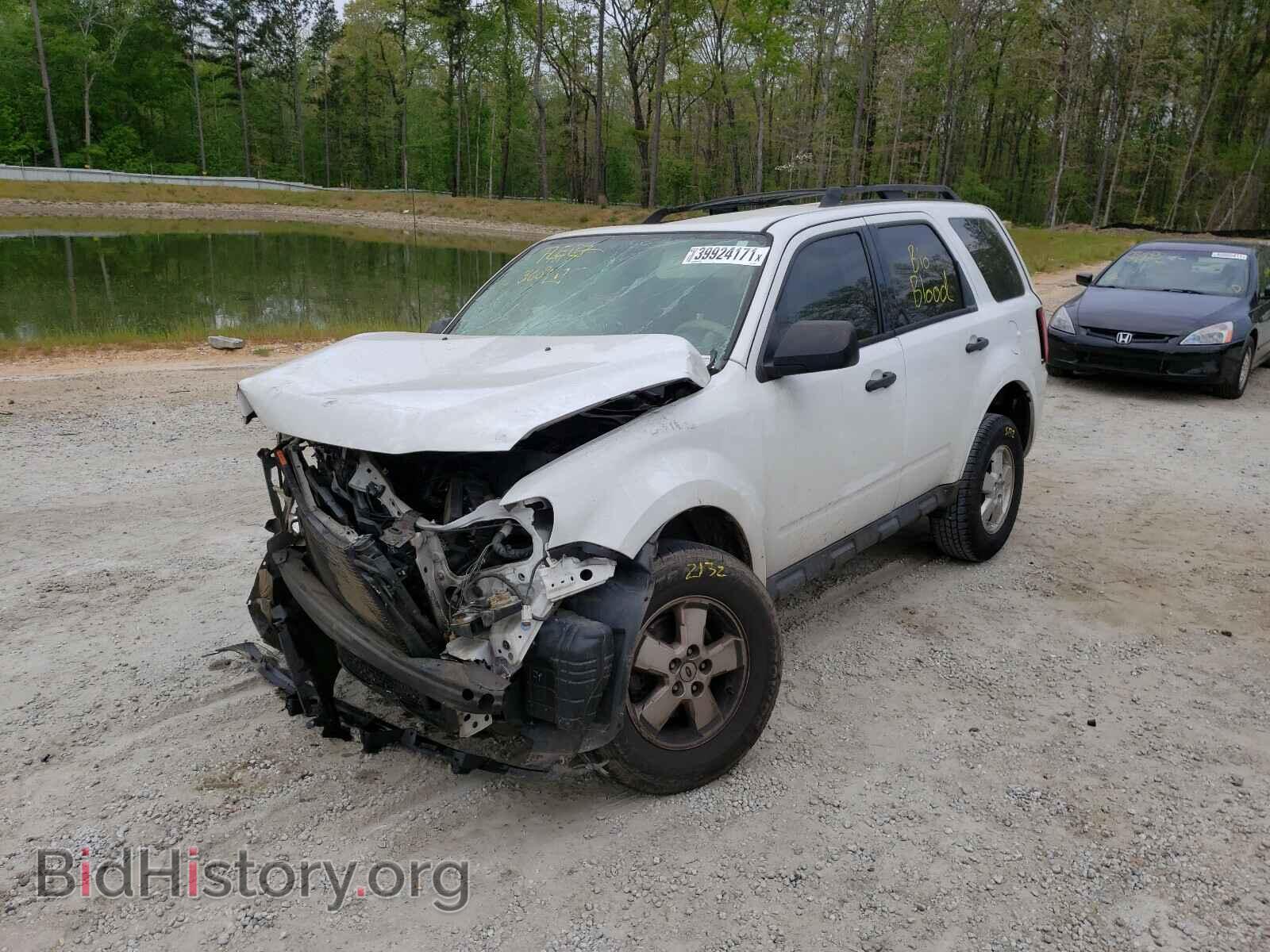 2011 FORD ESCAPE - VIN: 1FMCU0C74BKA99371 - Фото 2