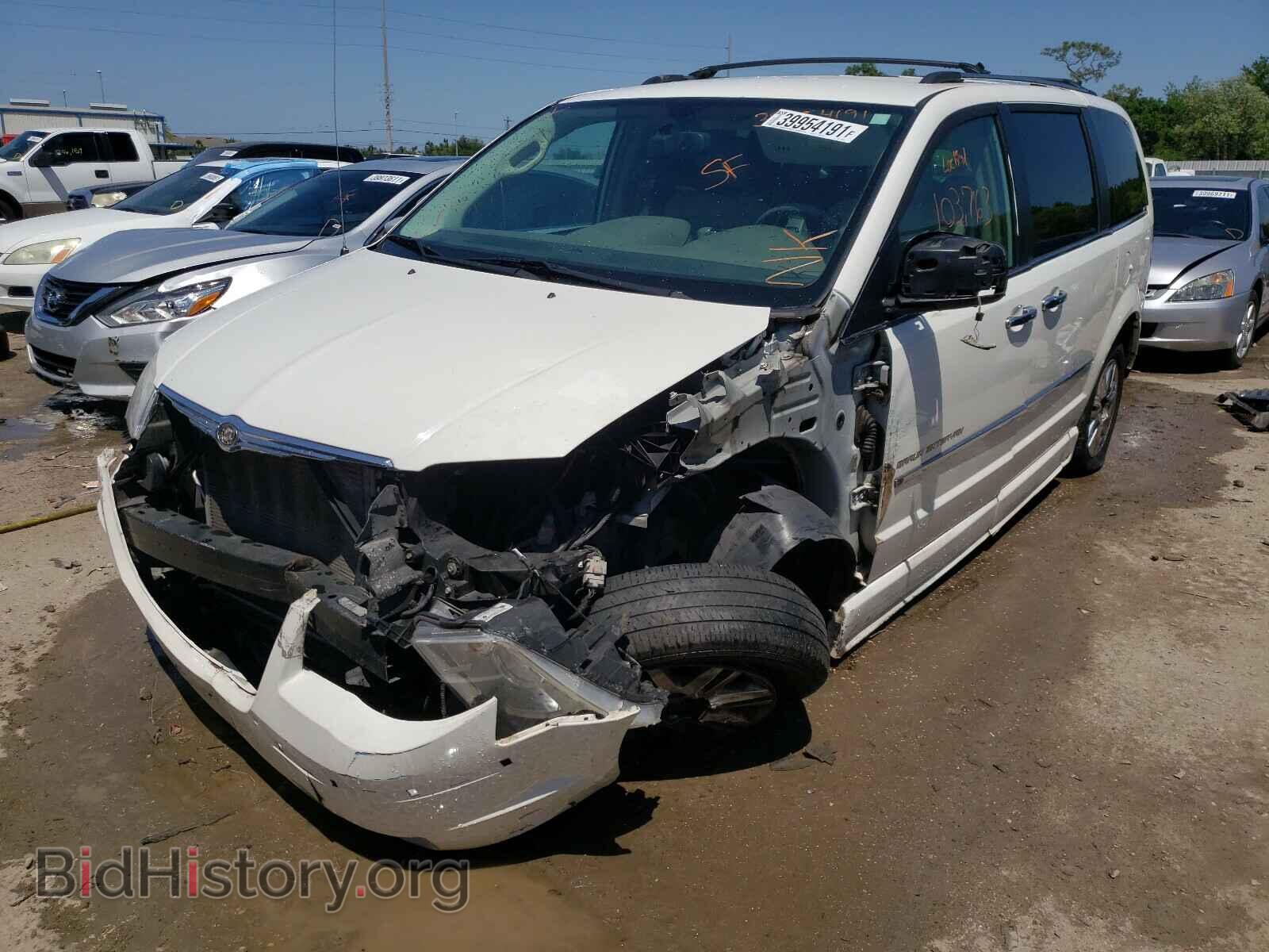 2010 CHRYSLER MINIVAN - VIN: 2A4RR6DX2AR129978 - Photo 2