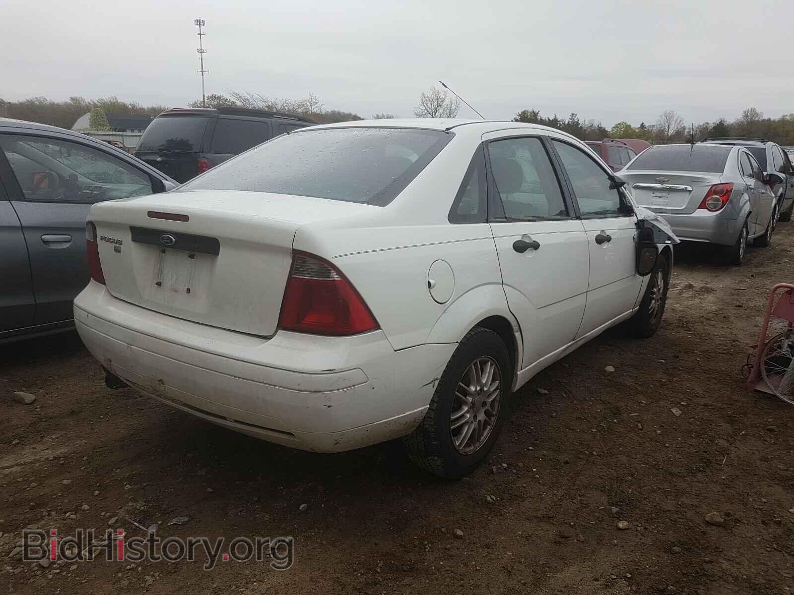 2007 FORD FOCUS - VIN: 1FAHP34N77W273097 - Фото 4