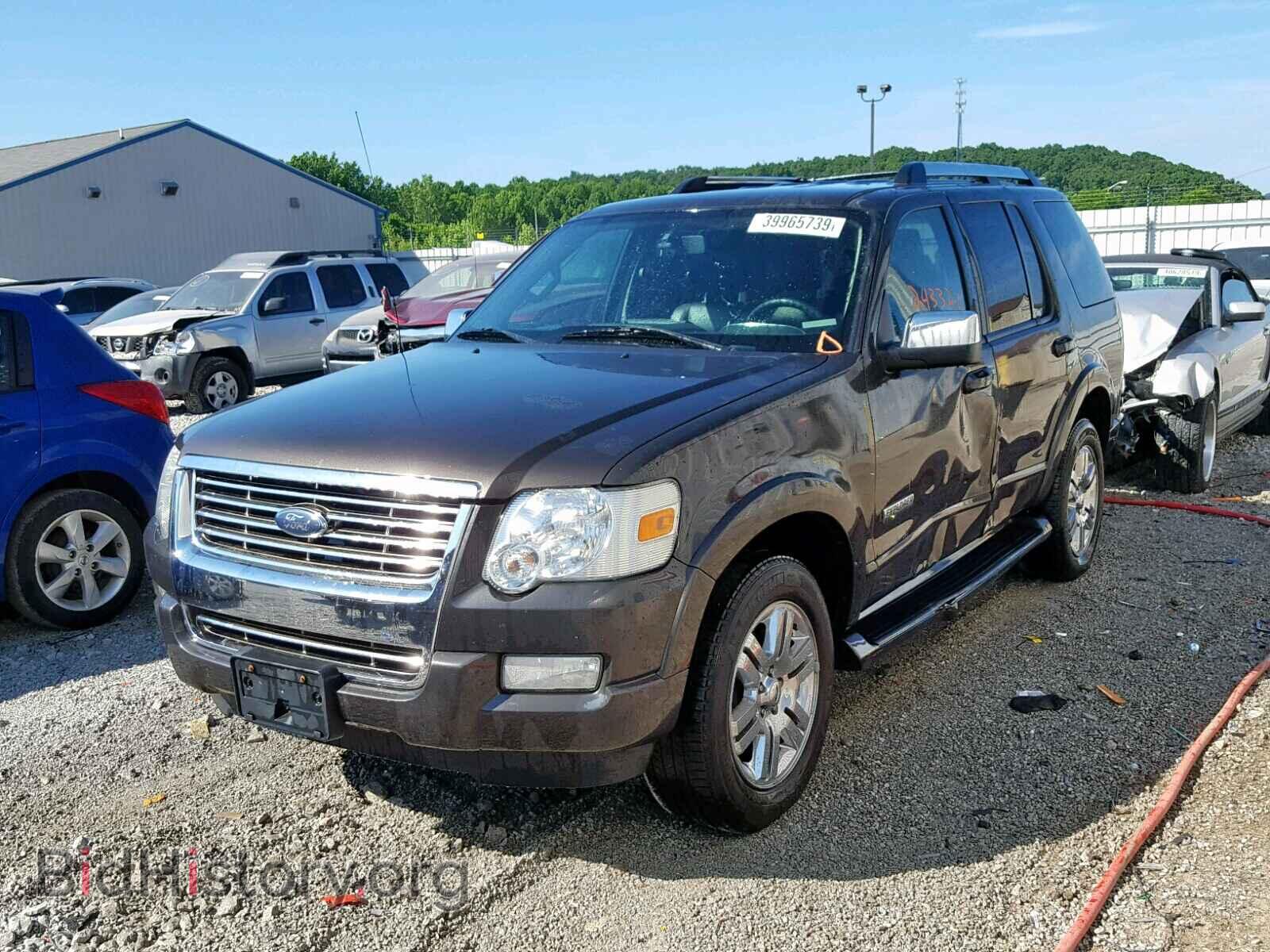2007 FORD EXPLORER L - VIN: 1FMEU65E97UB39253 - Фото 2