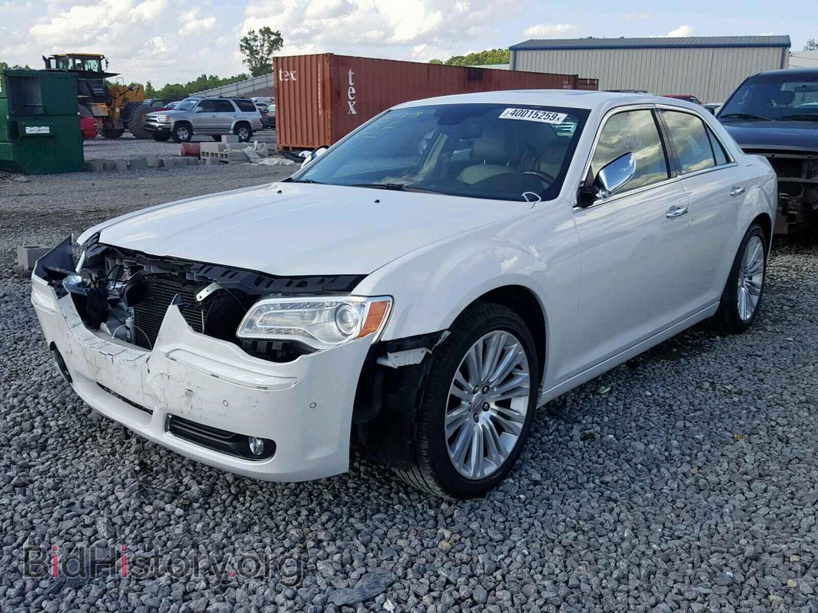 2011 CHRYSLER 300 - VIN: 2C3CA6CT8BH552853 - Photo 2