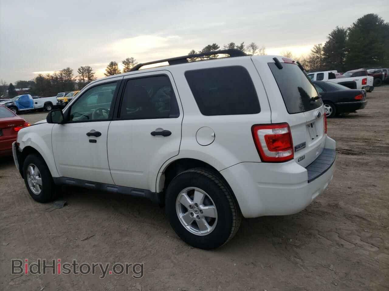 2011 FORD ESCAPE - VIN: 1FMCU0DG9BKB73835 - Фото 2