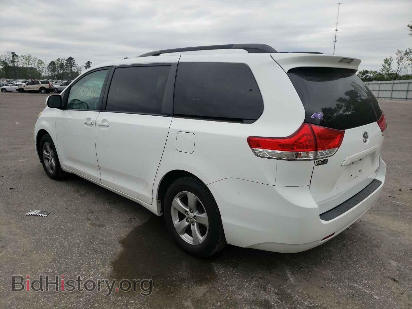 2013 TOYOTA SIENNA - VIN: 5TDKK3DC8DS306214 - Фото 3