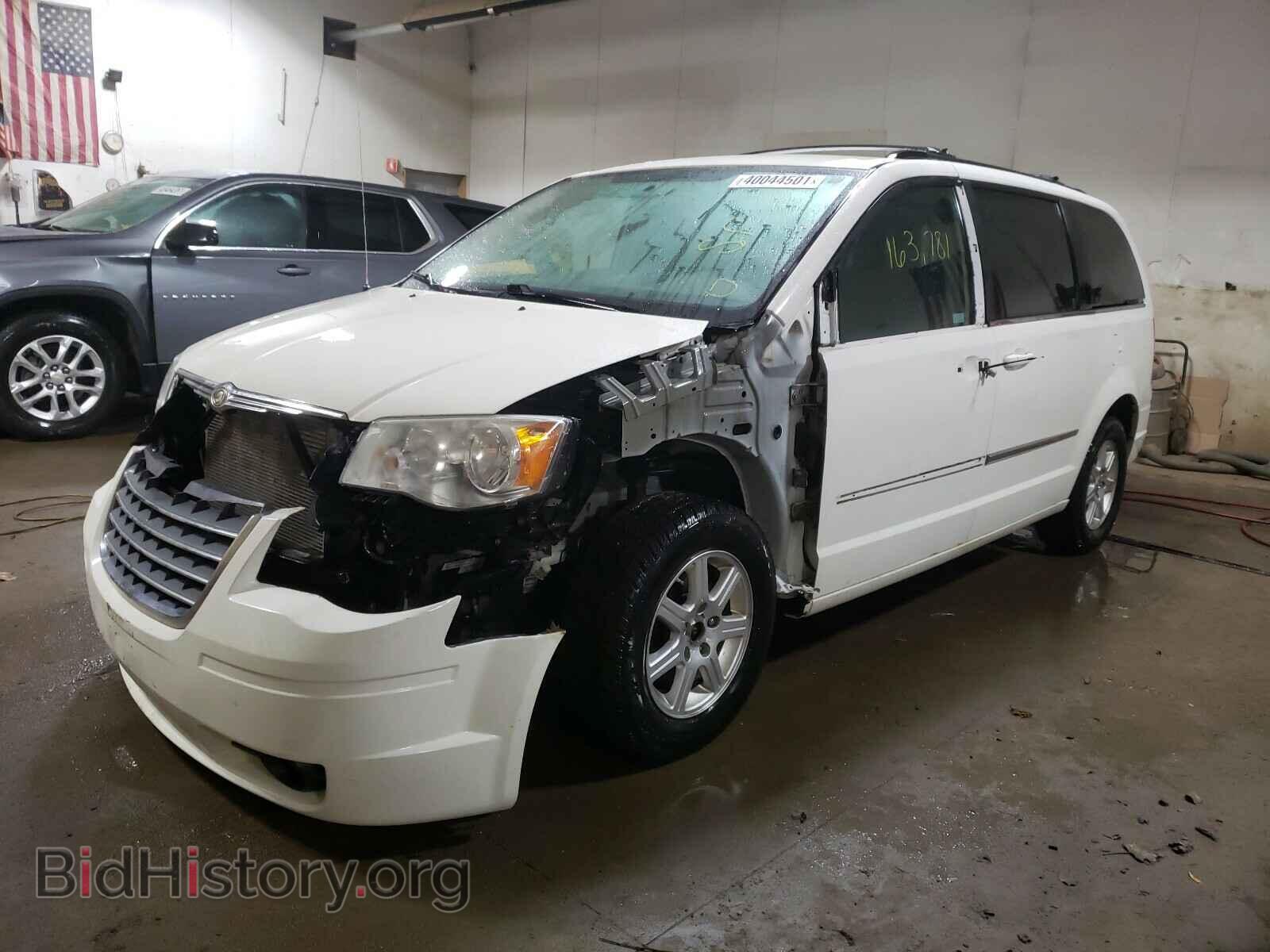 2010 CHRYSLER MINIVAN - VIN: 2A4RR5D11AR248949 - Фото 2