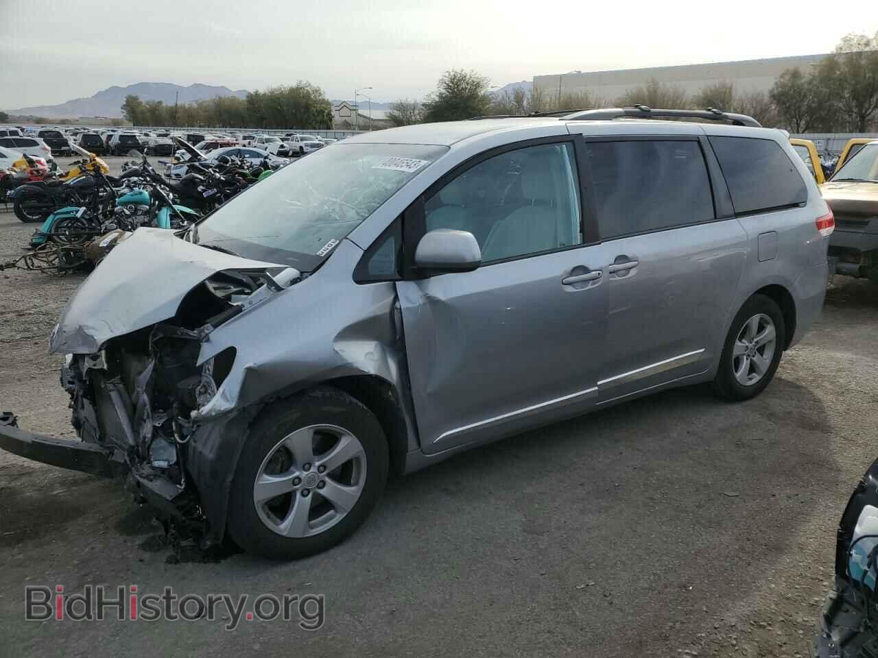 Photo 5TDKK3DC8DS340122 - TOYOTA SIENNA 2013