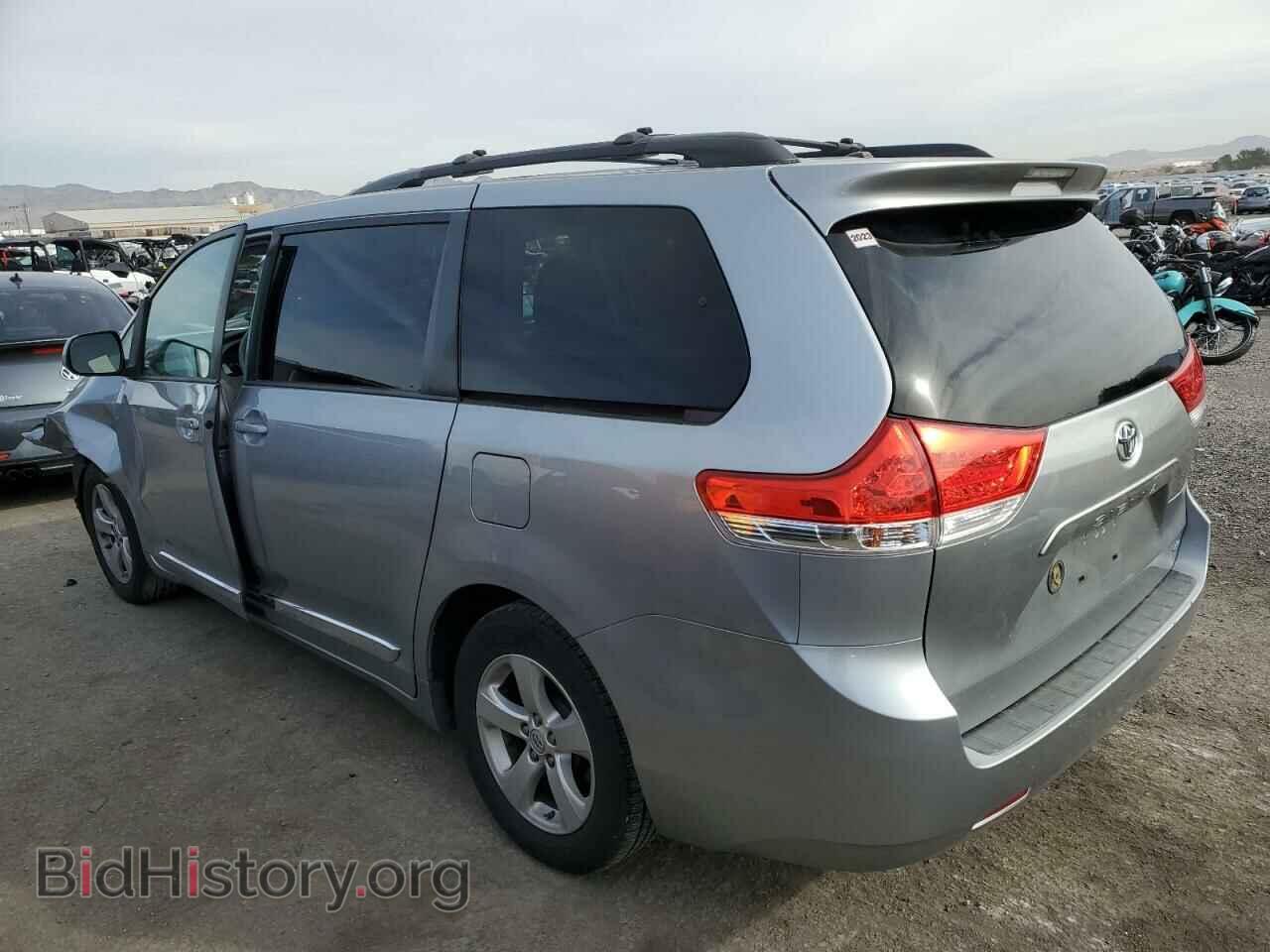 2013 TOYOTA SIENNA - VIN: 5TDKK3DC8DS340122 - Фото 2