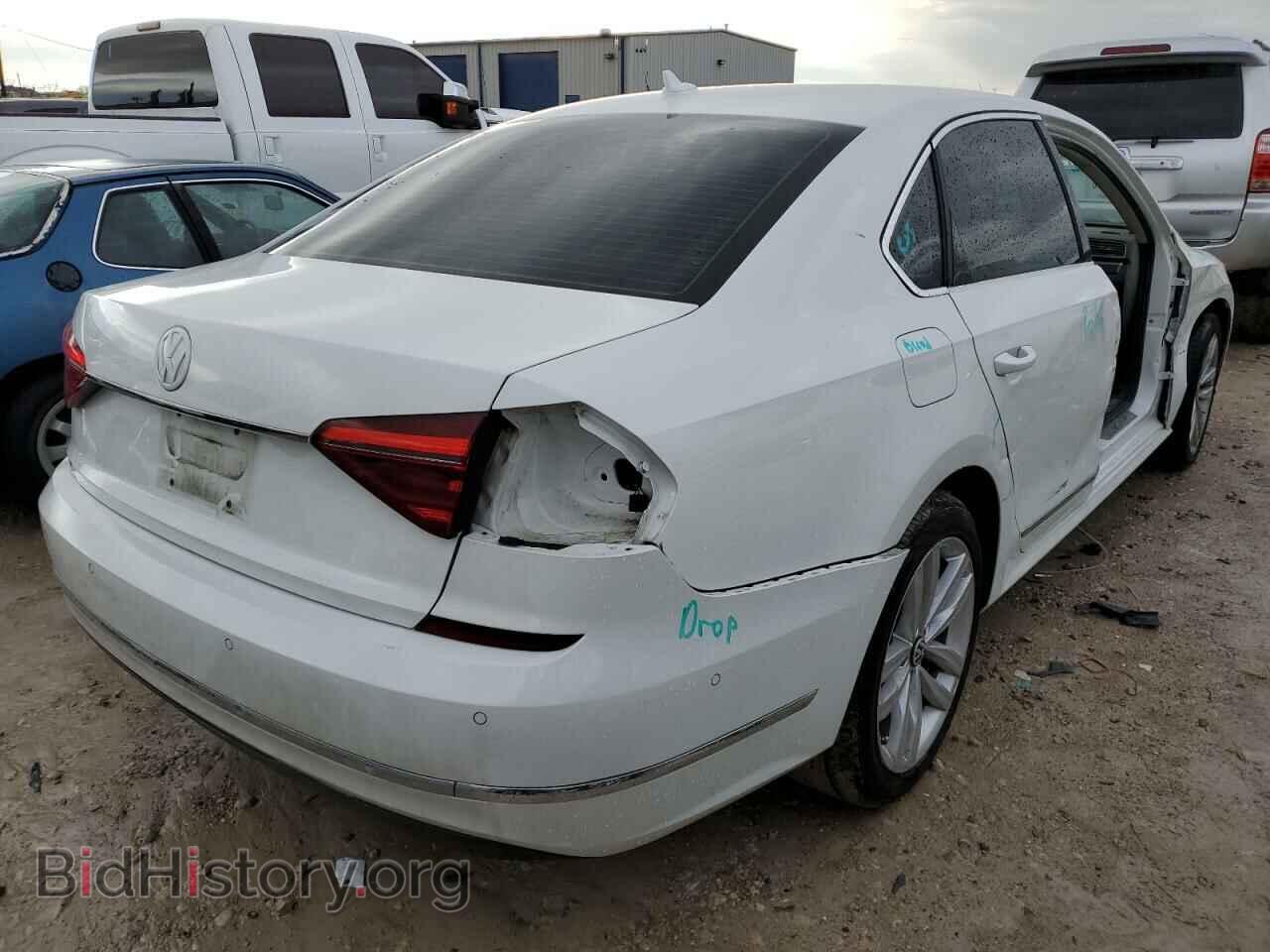 2017 VOLKSWAGEN PASSAT - VIN: 1VWCT7A39HC062008 - Фото 3