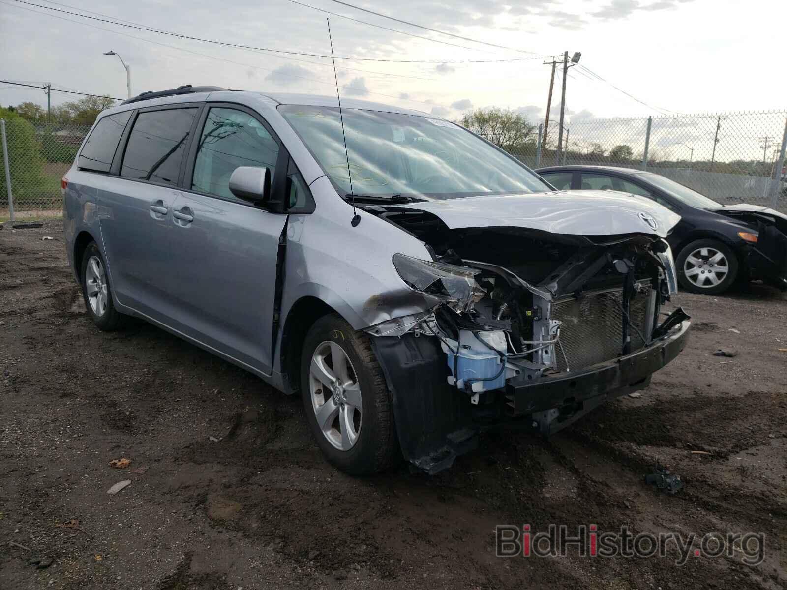 Photo 5TDKK3DC8DS393368 - TOYOTA SIENNA 2013