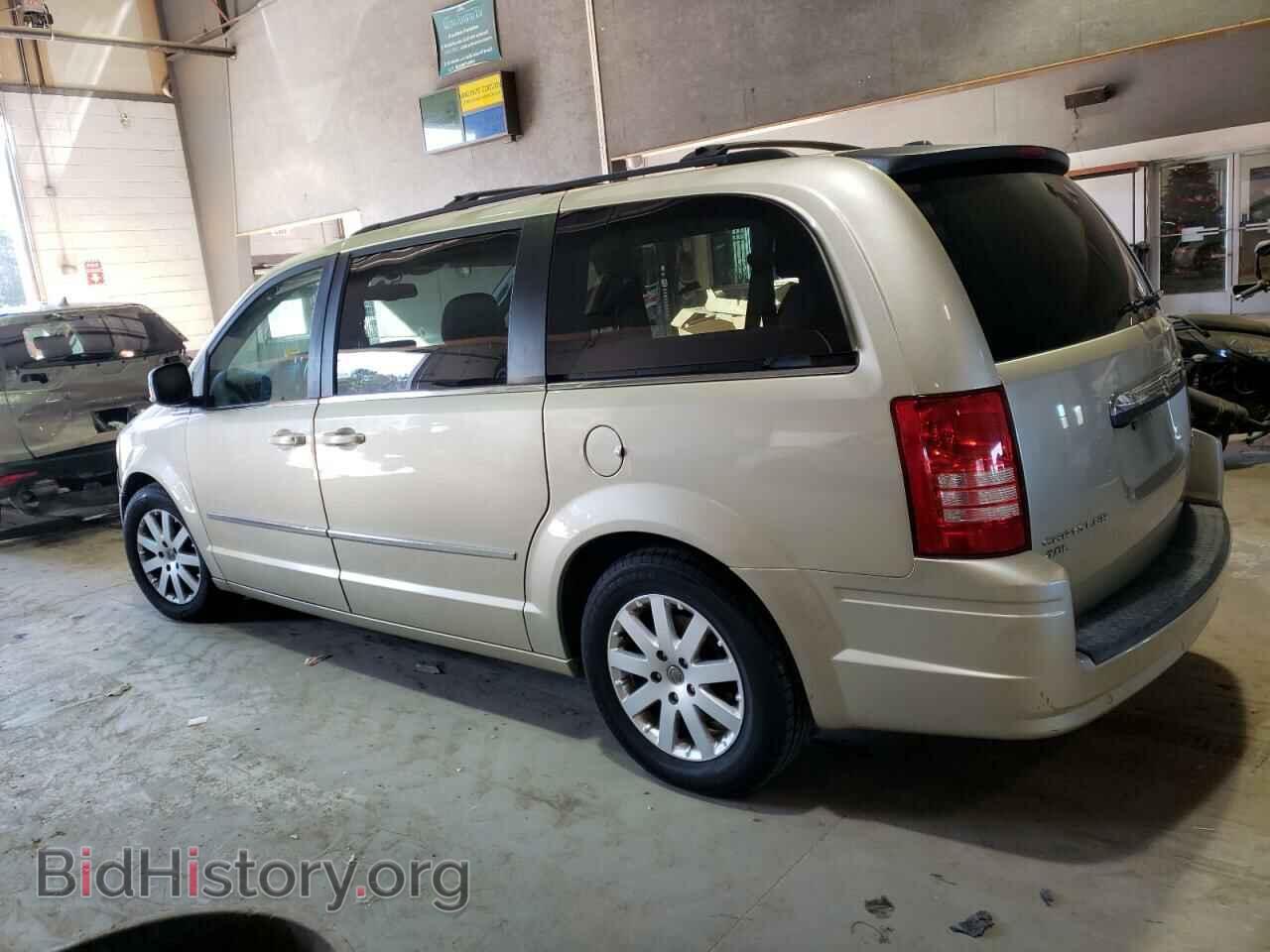 2010 CHRYSLER MINIVAN - VIN: 2A4RR8DX2AR481020 - Photo 2