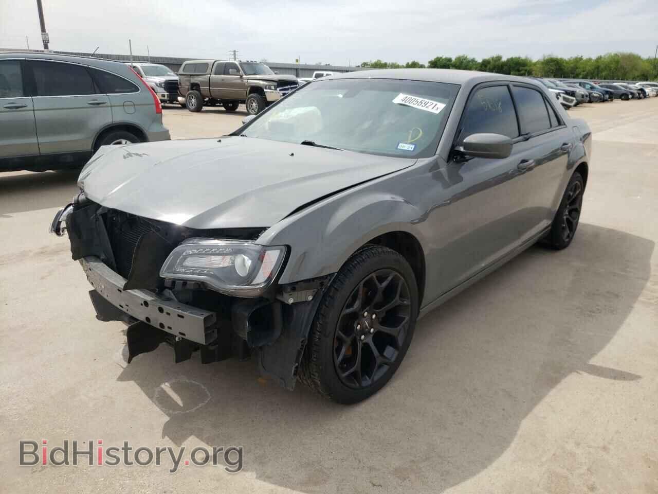 2019 CHRYSLER 300 - VIN: 2C3CCABG8KH559383 - Фото 2