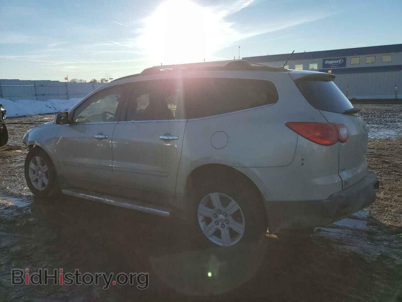 2010 CHEVROLET TRAVERSE - VIN: 1GNLVFED0AS134002 - Фото 2